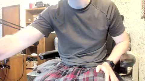 Snapshot of incredibleballbusting chatting on 04-04-26, 04:33 Beau Beckett online show from 04-04-26, 04:33
