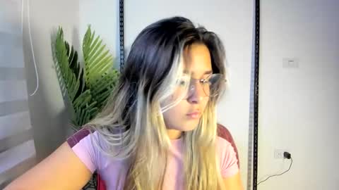 Snapshot of india_secretary chatting on 05-12-26, 12:08 Lana online show from 05-12-26, 12:08
