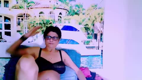 Snapshot of indianallure chatting on 12-11-24, 01:17 Femiez online show from 12-11-24, 01:17