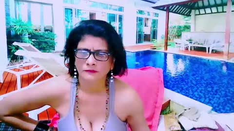Snapshot of indianallure chatting on 12-30-24, 05:48 Femiez online show from 12-30-24, 05:48