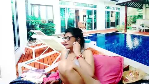 Snapshot of indianallure chatting on 12-30-24, 12:42 Femiez online show from 12-30-24, 12:42