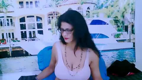 Snapshot of indianallure chatting on 01-18-25, 06:45 Femiez online show from 01-18-25, 06:45