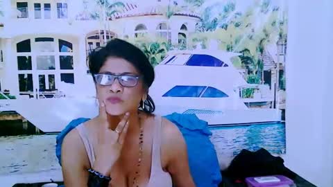 Snapshot of indianallure chatting on 01-18-25, 12:57 Femiez online show from 01-18-25, 12:57