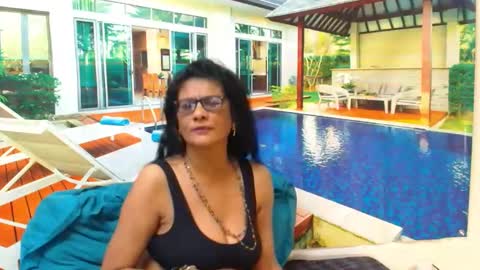 Snapshot of indianallure chatting on 01-22-25, 02:14 Femiez online show from 01-22-25, 02:14
