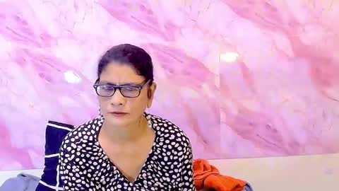 Snapshot of indianallure chatting on 10-20-25, 05:30 Femiez online show from 10-20-25, 05:30