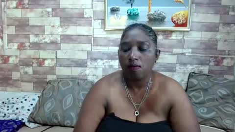 Snapshot of indianblue3 chatting on 12-10-24, 11:00 tracy online show from 12-10-24, 11:00