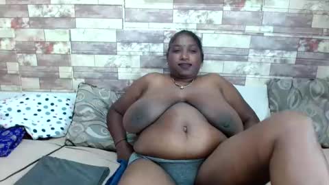 Snapshot of indianblue3 chatting on 12-17-24, 10:34 tracy online show from 12-17-24, 10:34