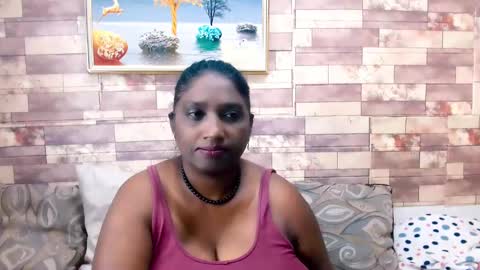 Snapshot of indianblue3 chatting on 12-28-24, 12:03 tracy online show from 12-28-24, 12:03