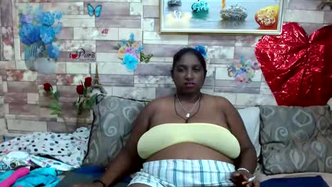 Snapshot of indianblue3 chatting on 02-12-25, 11:18 tracy online show from 02-12-25, 11:18
