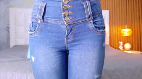 LITTLE AINHOA  online show from 09-20-25, 07:15