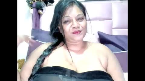 Snapshot of indiandelia chatting on 10-27-25, 03:54 indiandelia online show from 10-27-25, 03:54