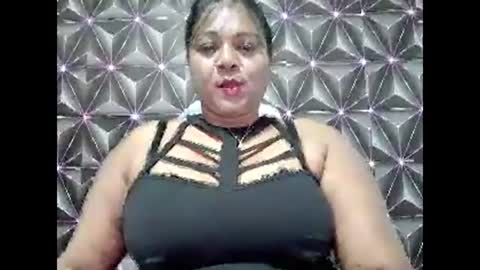 Snapshot of indiandelia chatting on 11-01-25, 04:20 indiandelia online show from 11-01-25, 04:20