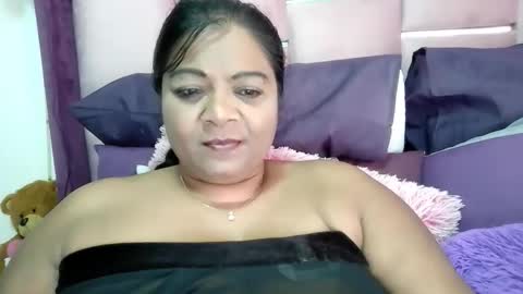 Snapshot of indiandelia chatting on 11-04-25, 03:49 indiandelia online show from 11-04-25, 03:49