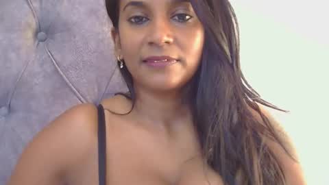 Snapshot of indianjasmin chatting on 05-20-26, 05:13 priya online show from 05-20-26, 05:13