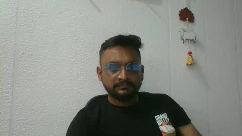 Snapshot of indianlover1433 chatting on 10-23-25, 06:23 Indian lover online show from 10-23-25, 06:23