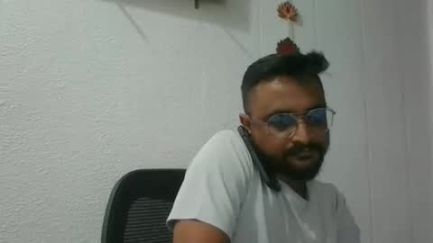 Snapshot of indianlover1433 chatting on 10-25-25, 06:32 Indian lover online show from 10-25-25, 06:32