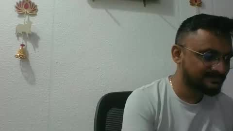 Snapshot of indianlover1433 chatting on 10-27-25, 05:11 Indian lover online show from 10-27-25, 05:11