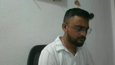 Snapshot of indianlover1433 chatting on 10-30-25, 04:47 Indian lover online show from 10-30-25, 04:47