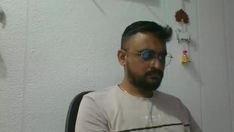 Snapshot of indianlover1433 chatting on 10-31-25, 04:35 Indian lover online show from 10-31-25, 04:35