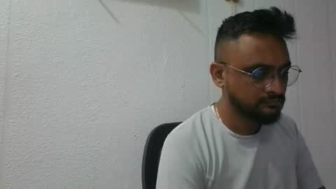 Snapshot of indianlover1433 chatting on 11-04-25, 04:22 Indian lover online show from 11-04-25, 04:22