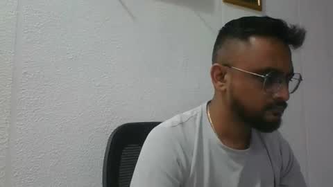 Snapshot of indianlover1433 chatting on 11-06-25, 04:02 Indian lover online show from 11-06-25, 04:02