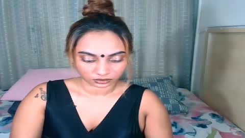 Snapshot of indiansecretlove20 chatting on 11-17-25, 05:52 goddess online show from 11-17-25, 05:52