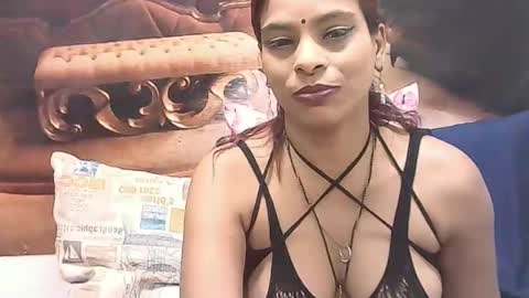 indiansexyass4u2luv online show from 01-07-25, 06:35