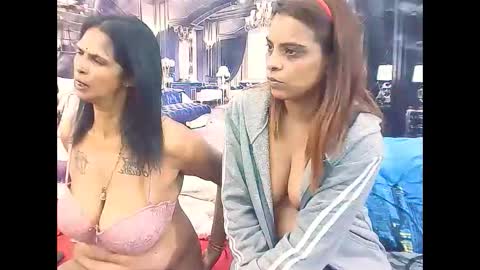 indiansexyass4u2luv online show from 03-03-26, 07:36