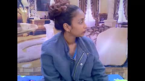 Snapshot of indiansexybutt4u2luv chatting on 03-10-26, 05:45 indiansexybutt4u2luv online show from 03-10-26, 05:45