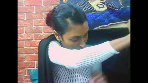 indiansexybutt4u2luv online show from 06-24-26, 05:39