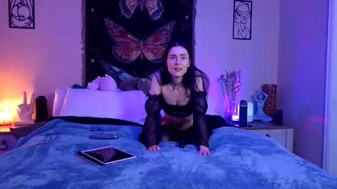 Snapshot of indigobay chatting on 05-19-26, 03:57 Indigo Bay online show from 05-19-26, 03:57