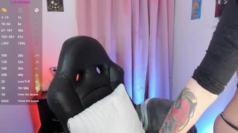 Snapshot of indra_cam chatting on 02-19-26, 05:03 Diana online show from 02-19-26, 05:03