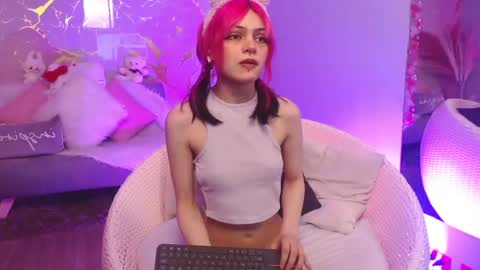 Snapshot of indy_moore chatting on 04-11-26, 01:37 INDY online show from 04-11-26, 01:37