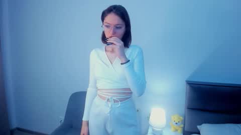 Kira online show from 11-10-25, 04:11