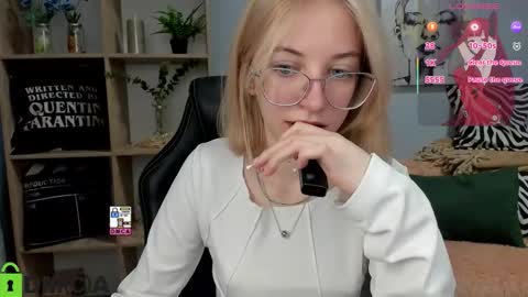 Mia online show from 10-15-25, 02:39