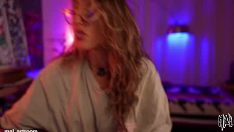 Snapshot of informal_ chatting on 09-15-25, 12:21 MAL --- online show from 09-15-25, 12:21