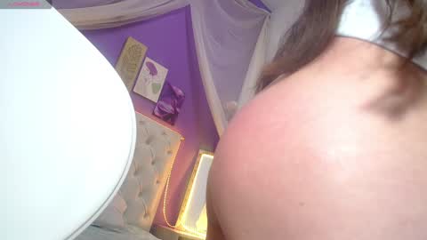 Snapshot of ingrid_casas chatting on 12-12-24, 01:53 Ingrid petite online show from 12-12-24, 01:53