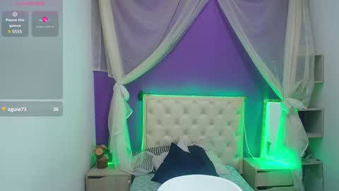 Snapshot of ingrid_casas chatting on 12-15-24, 08:58 Ingrid petite online show from 12-15-24, 08:58