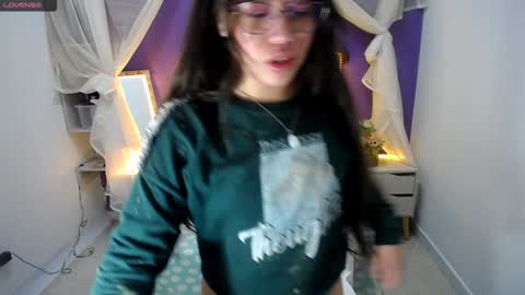 Snapshot of ingrid_casas chatting on 12-29-24, 10:36 Ingrid petite online show from 12-29-24, 10:36