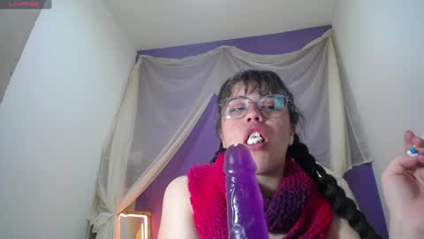 Snapshot of ingrid_casas chatting on 01-15-25, 03:43 Ingrid petite online show from 01-15-25, 03:43