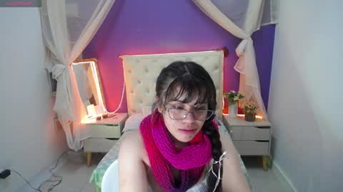 Snapshot of ingrid_casas chatting on 01-15-25, 06:54 Ingrid petite online show from 01-15-25, 06:54