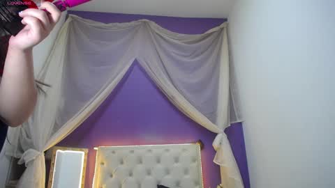 Snapshot of ingrid_casas chatting on 01-16-25, 11:59 Ingrid petite online show from 01-16-25, 11:59