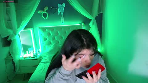 Snapshot of ingrid_casas chatting on 01-21-25, 10:30 Ingrid petite online show from 01-21-25, 10:30