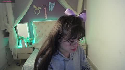 Snapshot of ingrid_casas chatting on 01-22-25, 04:34 Ingrid petite online show from 01-22-25, 04:34