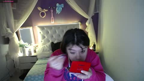 Snapshot of ingrid_casas chatting on 01-22-25, 10:37 Ingrid petite online show from 01-22-25, 10:37