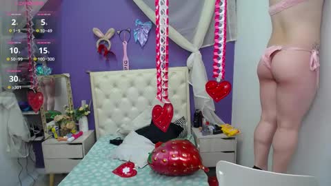 Snapshot of ingrid_casas chatting on 02-14-25, 12:19 Ingrid petite online show from 02-14-25, 12:19