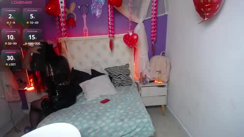 Snapshot of ingrid_casas chatting on 02-14-25, 11:42 Ingrid petite online show from 02-14-25, 11:42