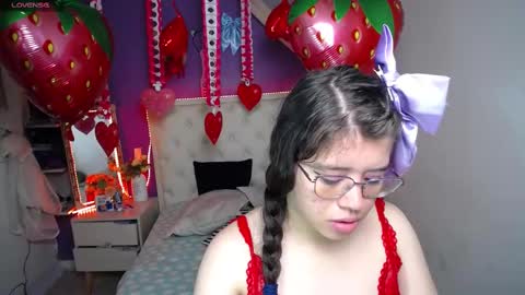 Snapshot of ingrid_casas chatting on 02-19-25, 12:03 Ingrid petite online show from 02-19-25, 12:03