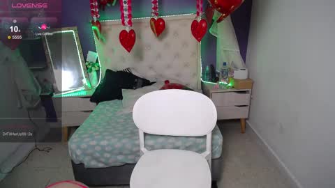 Snapshot of ingrid_casas chatting on 02-25-25, 11:33 Ingrid petite online show from 02-25-25, 11:33