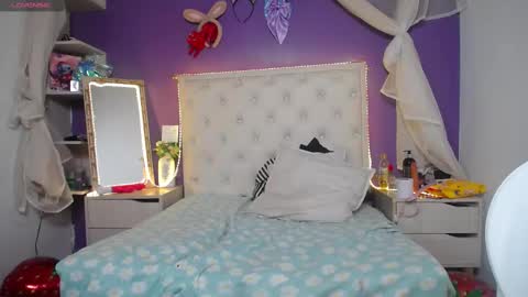 Snapshot of ingrid_casas chatting on 03-03-25, 02:15 Ingrid petite online show from 03-03-25, 02:15